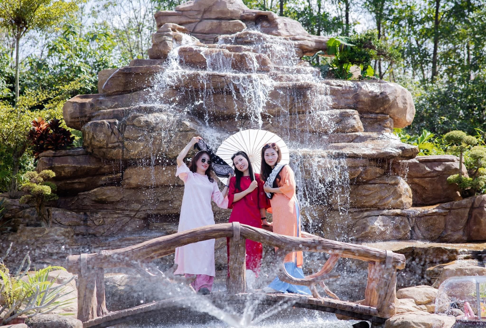 Check-in thơ mộng Trung Vương Garden